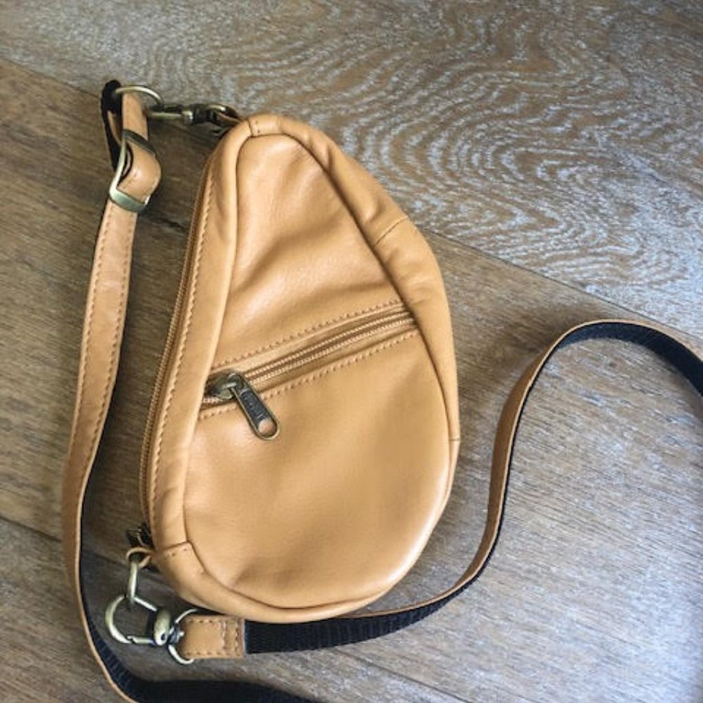 Ameribag mini baglett sand colored leather tote